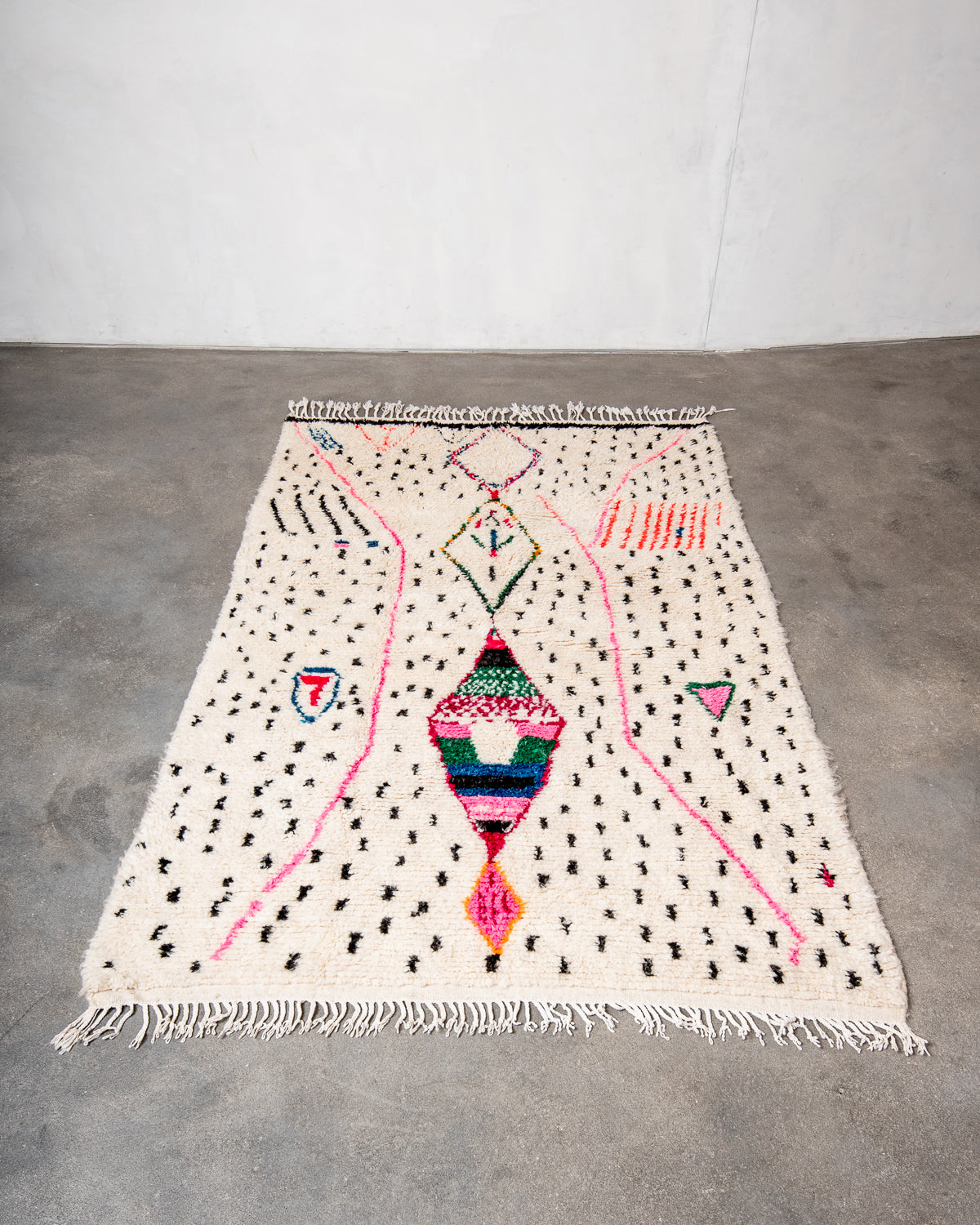 Modern designer handcrafted Berber rug from Morocco. Azilal rug with beautiful colors and patterns. Made of sheep’s wool and colourful cotton.